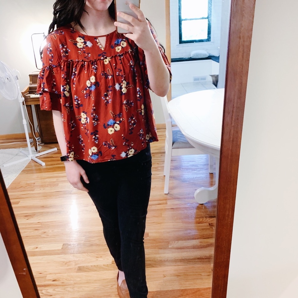 Smock Top with Ruffled Short Sleeve - Picture 2 of 7